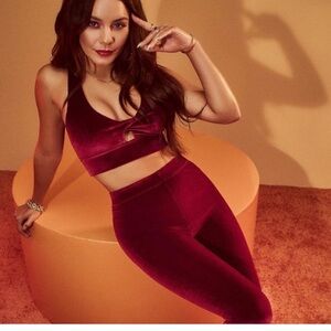 Fabletics matching set red velvet sport bra and leggings